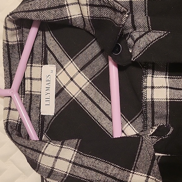 LILYMAES Black Plaid Flannel Button Up - Size M - Picture 2 of 4